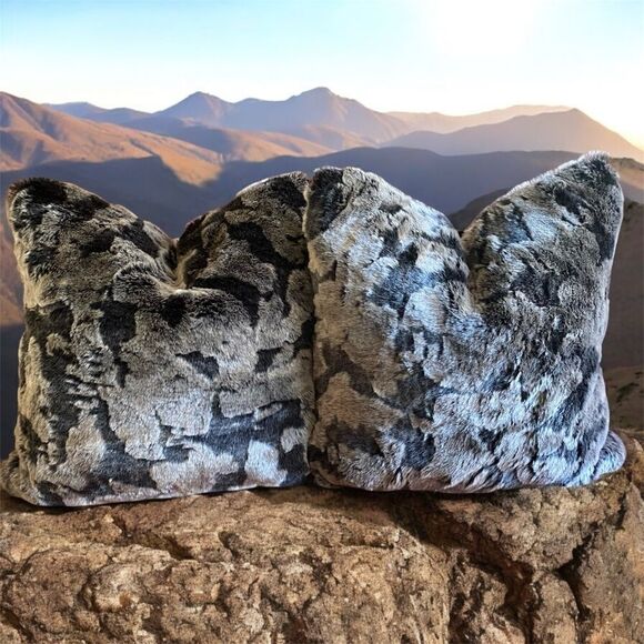 Two (2) Aviva Stanoff Black/Brown Faux Fur Luxury Designer Pillows New Cabin - Picture 2 of 7